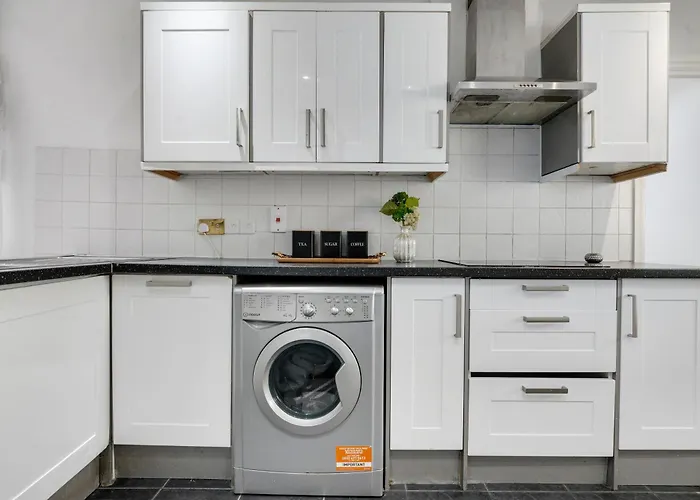 2Bd Flat Opp Harrods - Sleeps 5