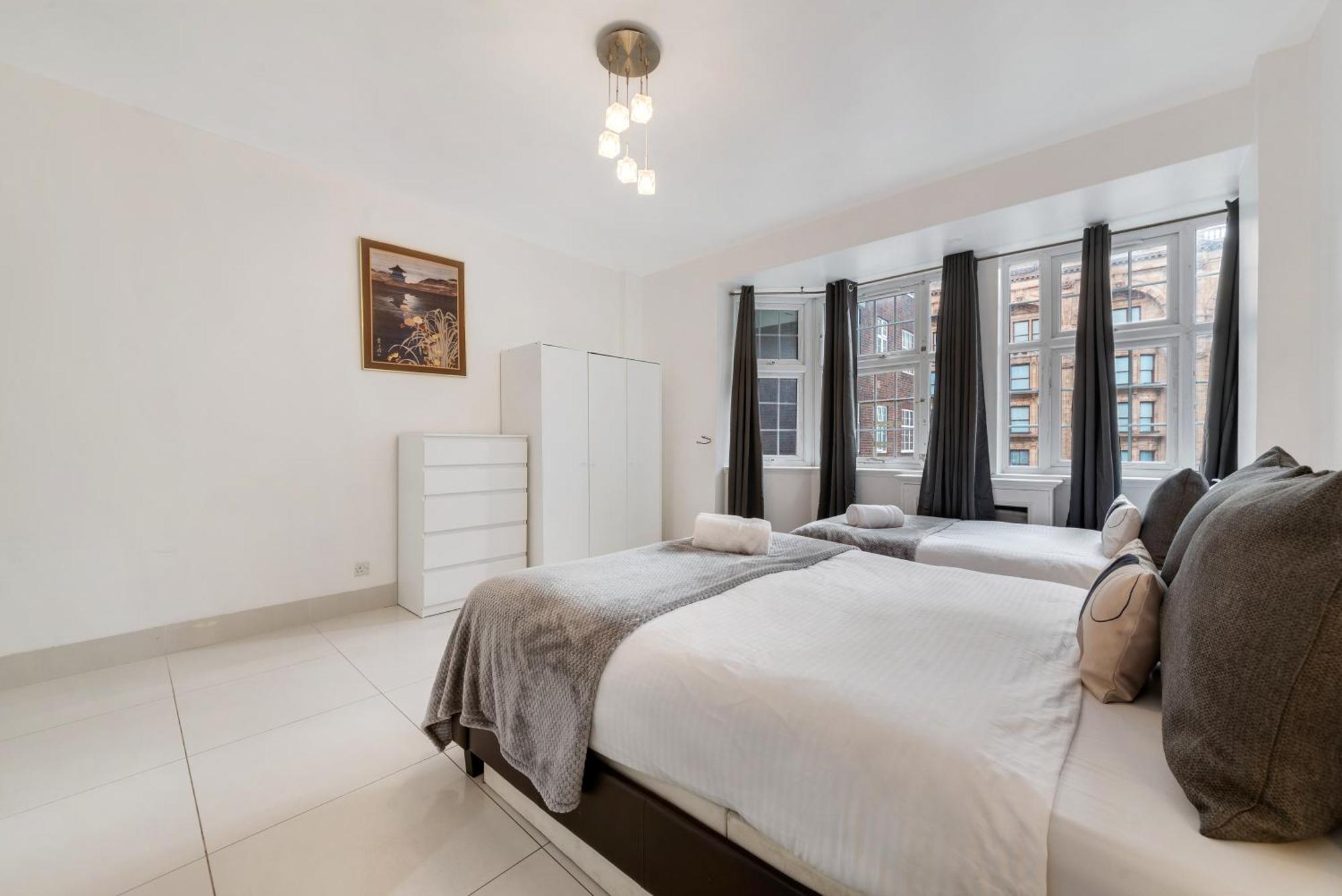 2bd Flat Opp Harrods - Sleeps 5 *