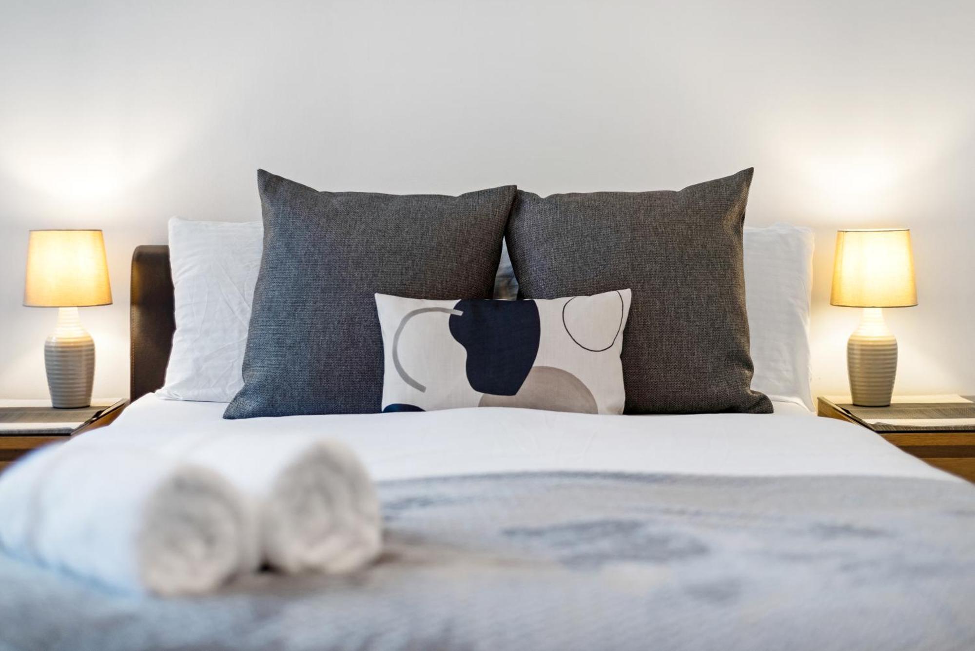 2bd Flat Opp Harrods - Sleeps 5 Apartment London