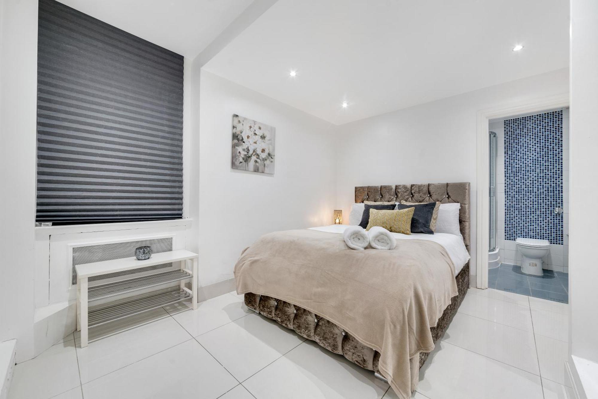 2bd Flat Opp Harrods - Sleeps 5 *