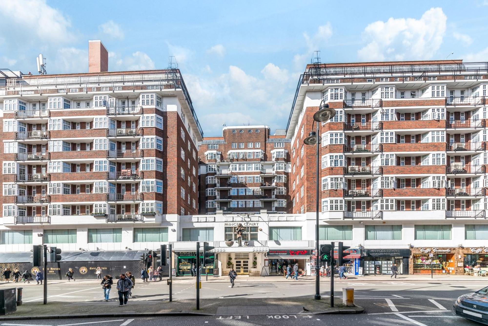 2bd Flat Opp Harrods - Sleeps 5 *